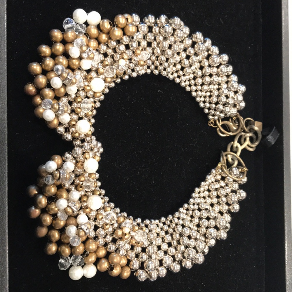 The necklace with beads